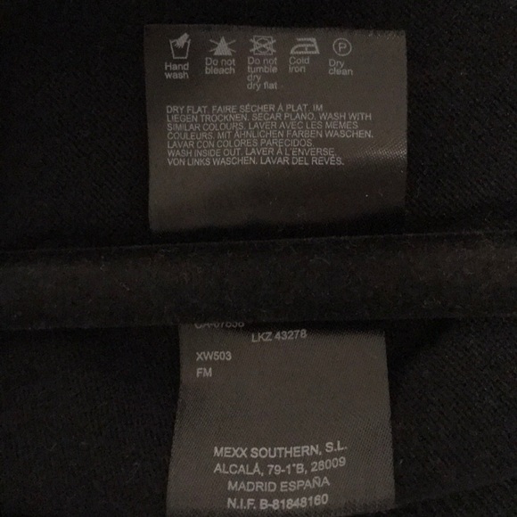 ❄️ 5/$30 ❄️ Mexx deep v-neck sweater - Picture 5 of 5